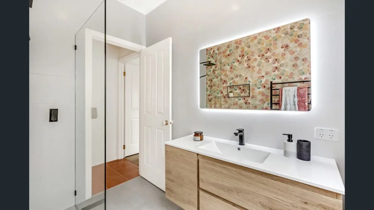 Room in a share house