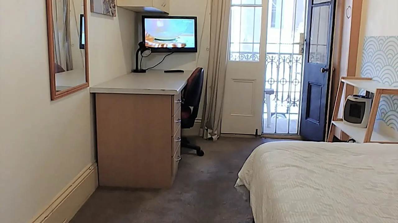 Furnished room in a share house