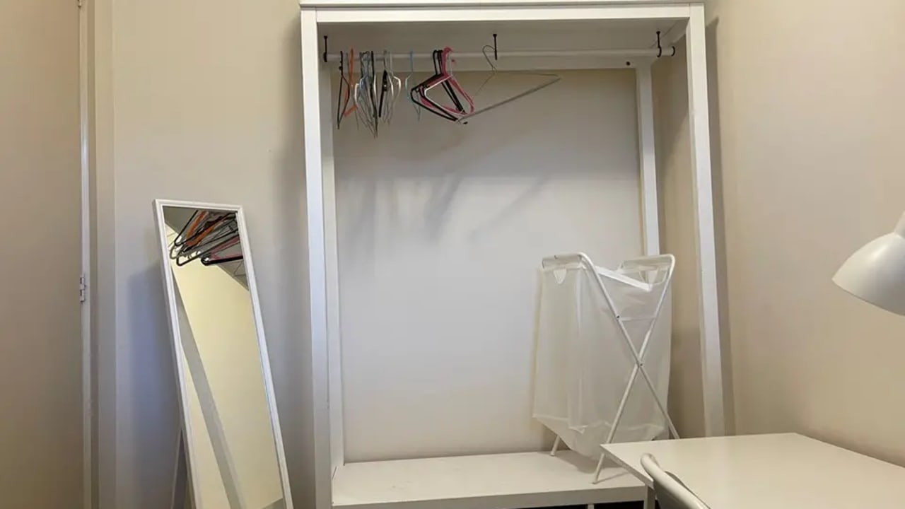Furnished room in a share house