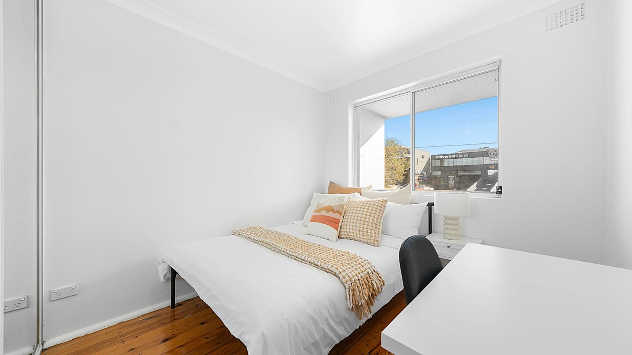 Room in a share house