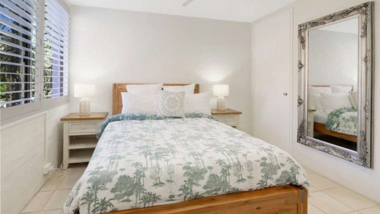 Furnished room with ensuite in a flatshare