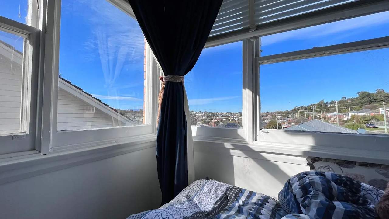 Furnished room in a share house