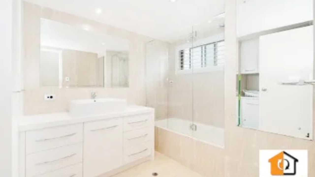 Unfurnished room in a flatshare
