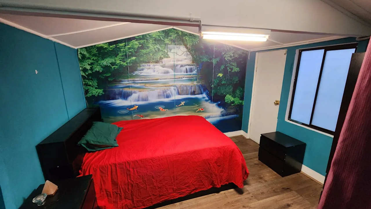 Furnished room in a share house