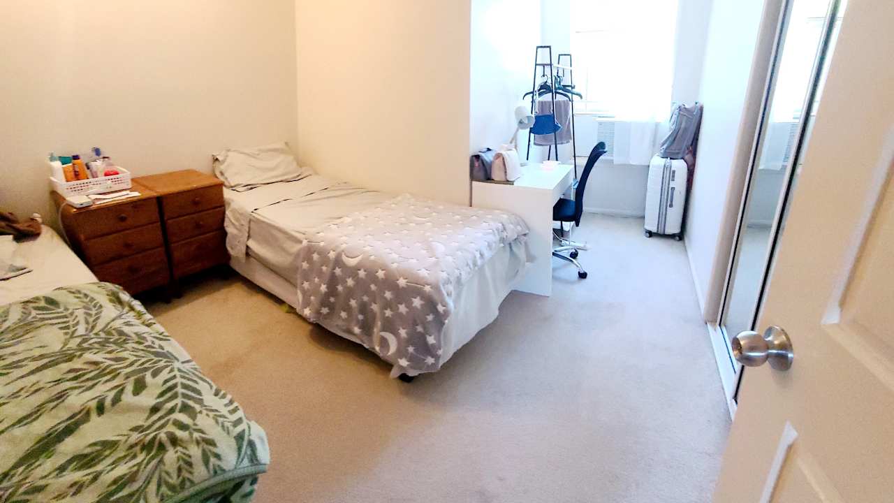Furnished room in a flatshare
