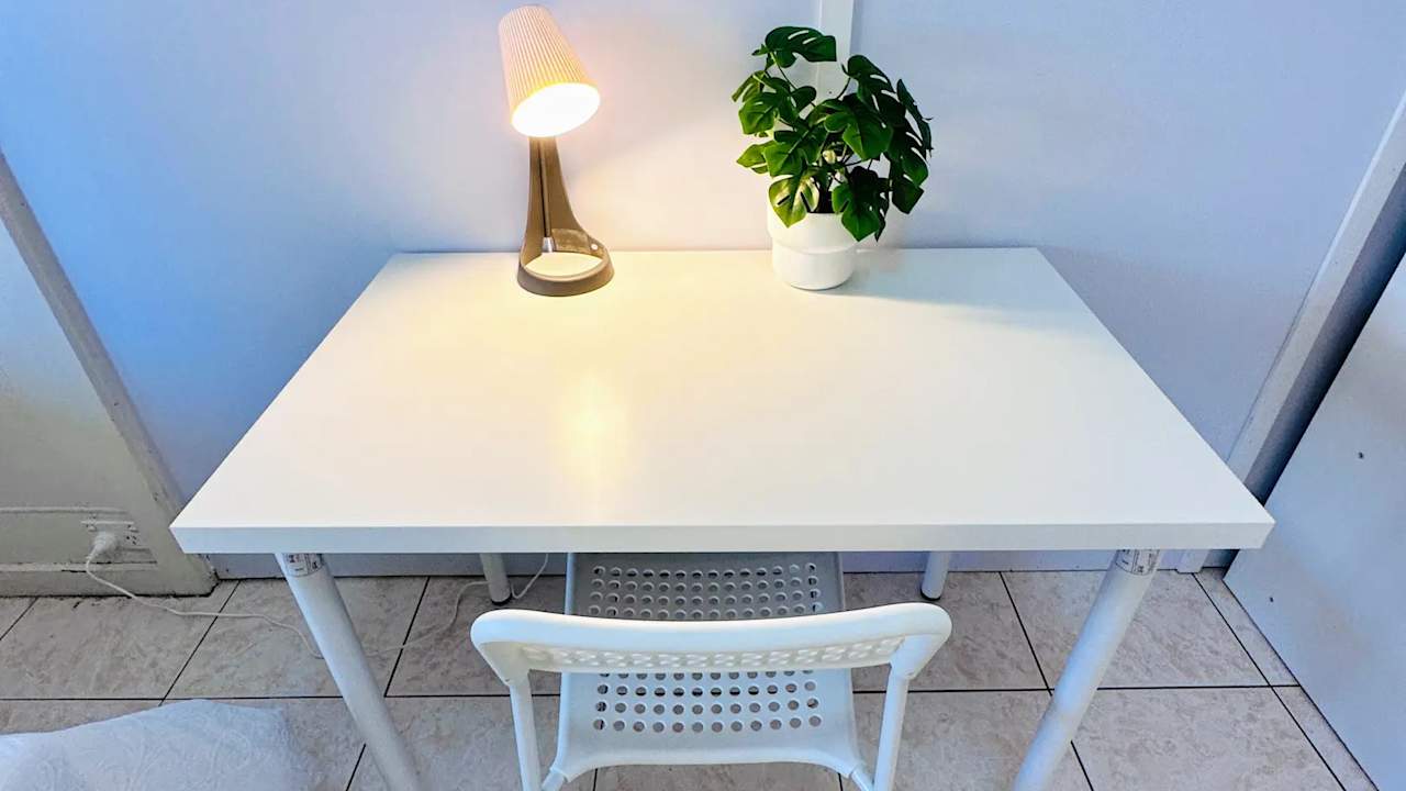 Furnished room in a share house