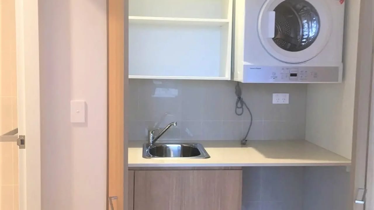 Whole property with 1 room for rent