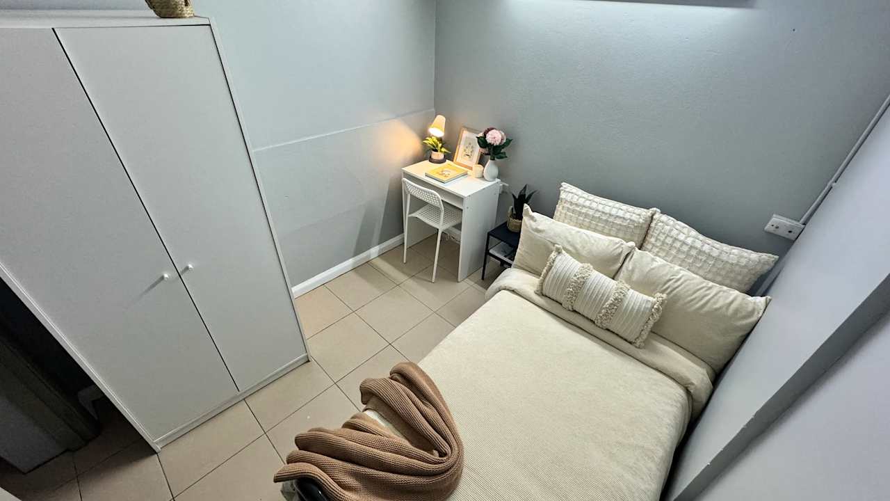 Furnished room in a share house