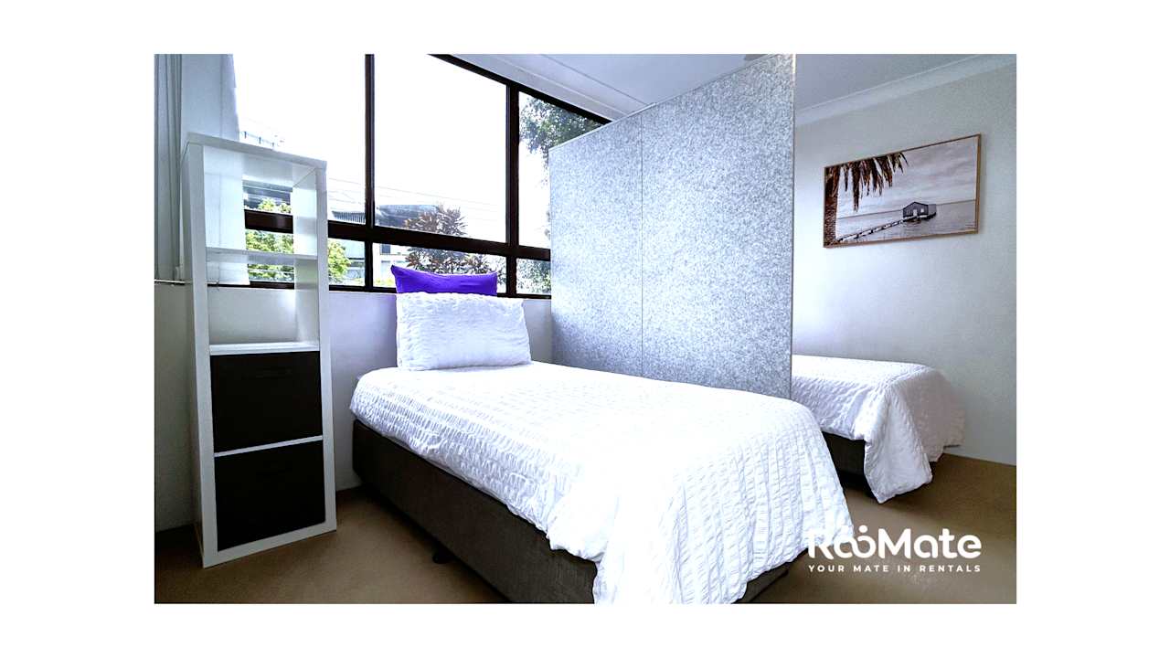 Furnished room with ensuite in a flatshare