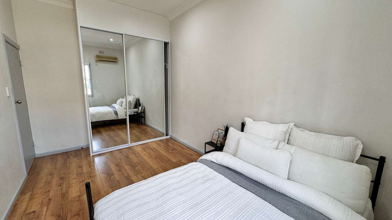 Furnished room in a flatshare