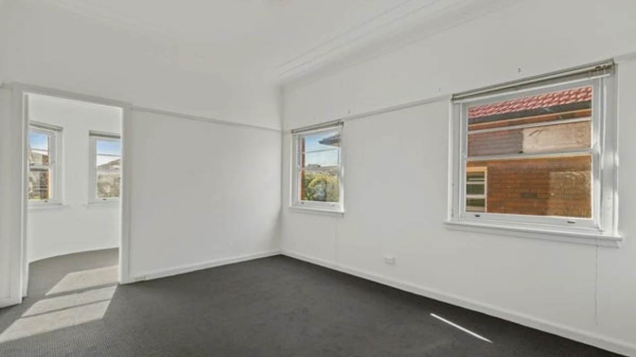 Unfurnished room in a flatshare