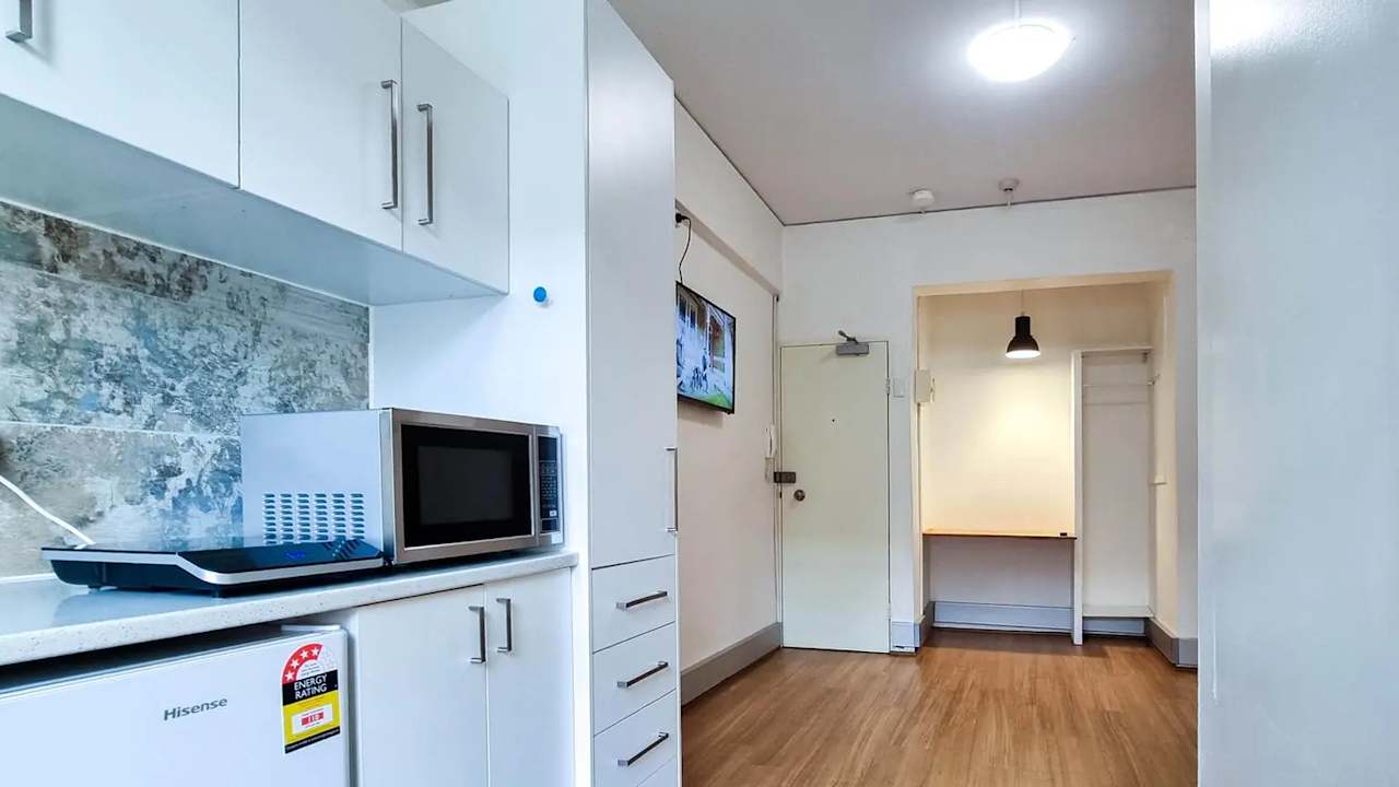 Unfurnished room studio flat for rent