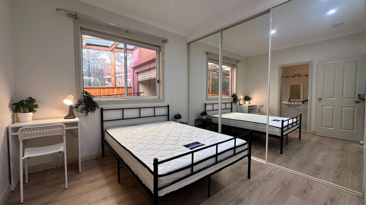 Furnished room in a share house