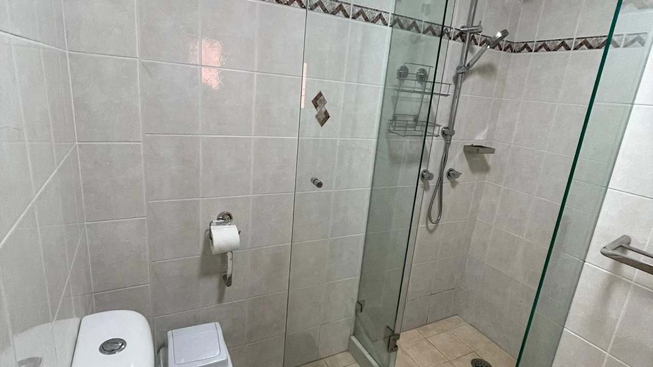 Furnished room with ensuite in a flatshare