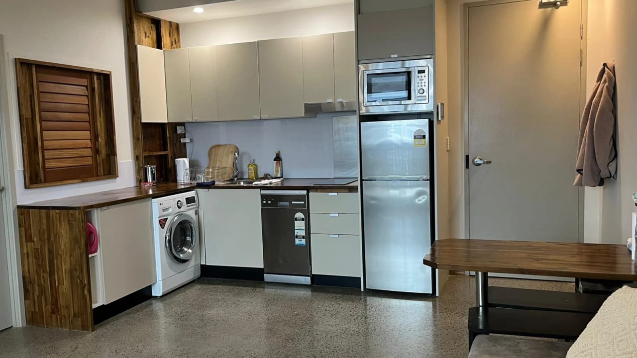 Furnished room with ensuite in a flatshare