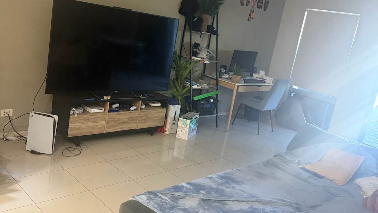 Furnished room in a share house