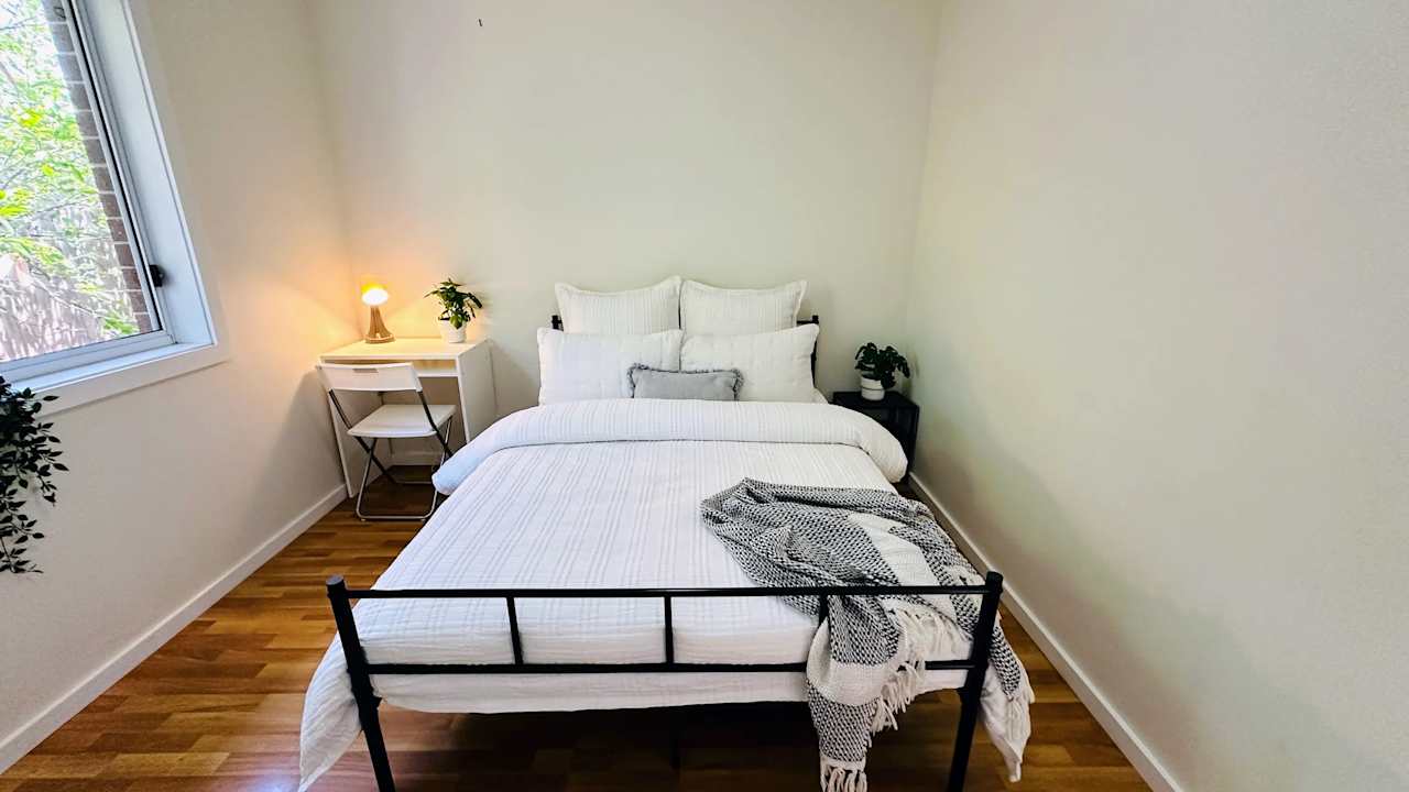Furnished room in a flatshare