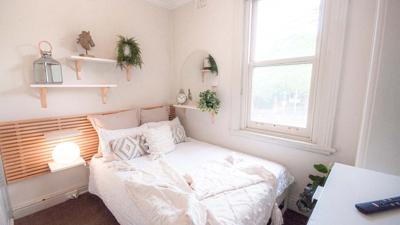 Furnished room in a share house