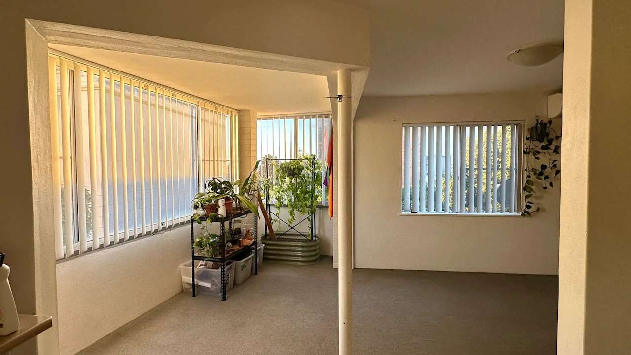 Unfurnished room in a flatshare