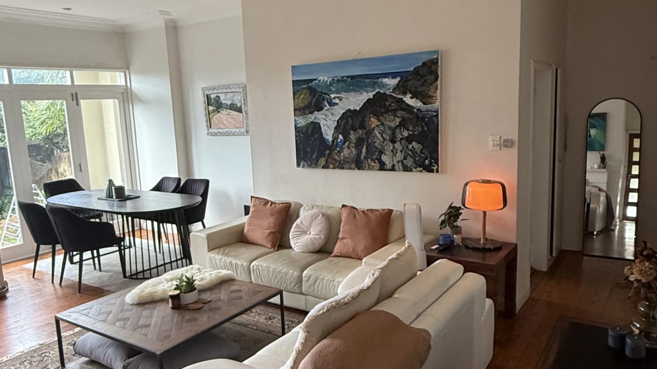 Furnished room in a flatshare