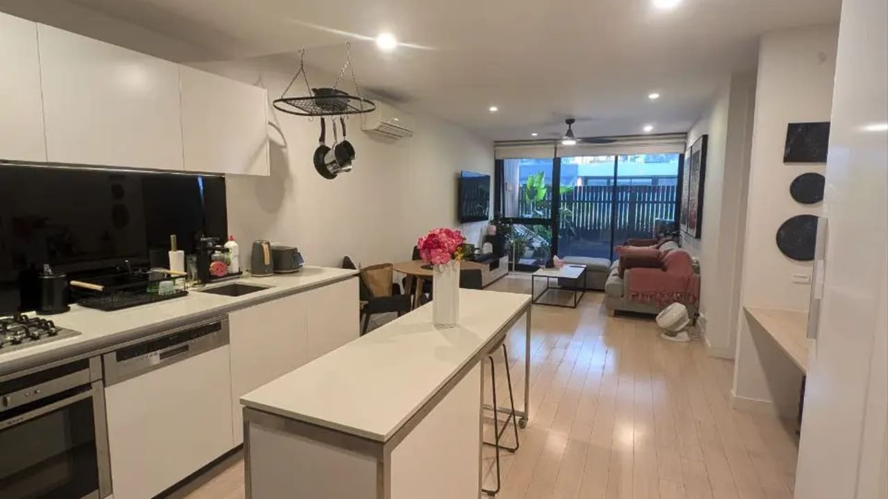 Furnished room with ensuite in a flatshare