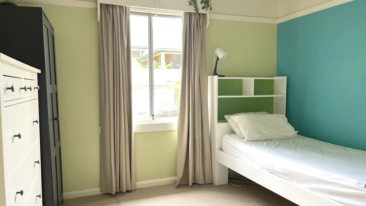 Room in a share house