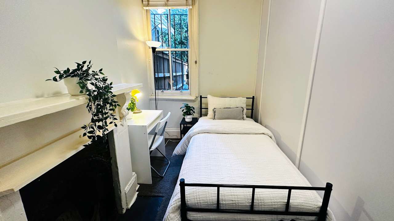 Furnished room in a flatshare