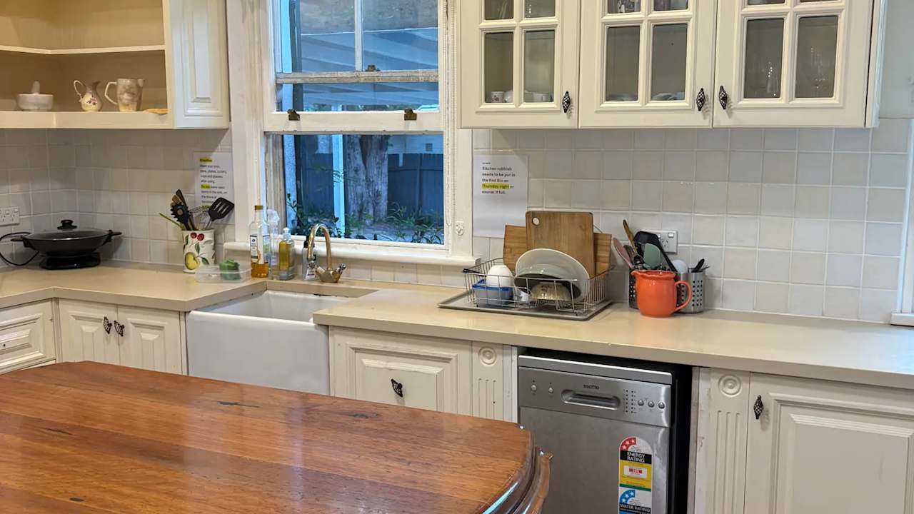 Furnished room in a share house