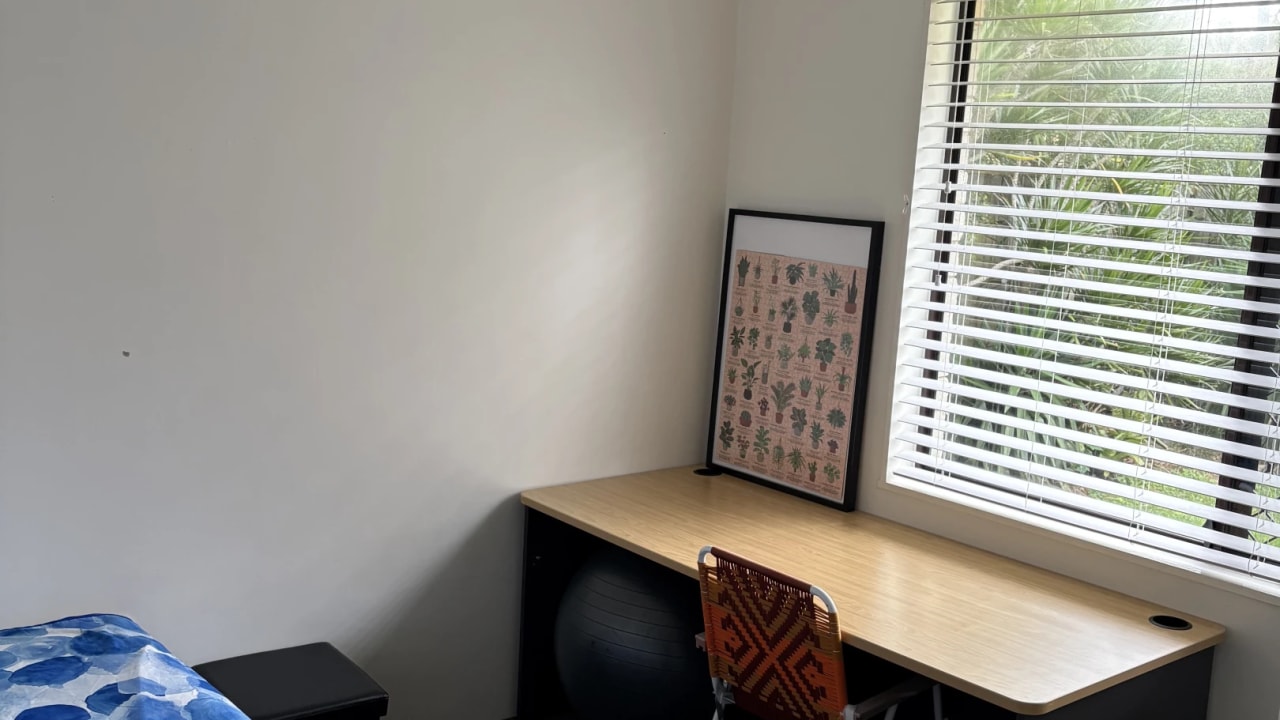 Furnished room in a share house