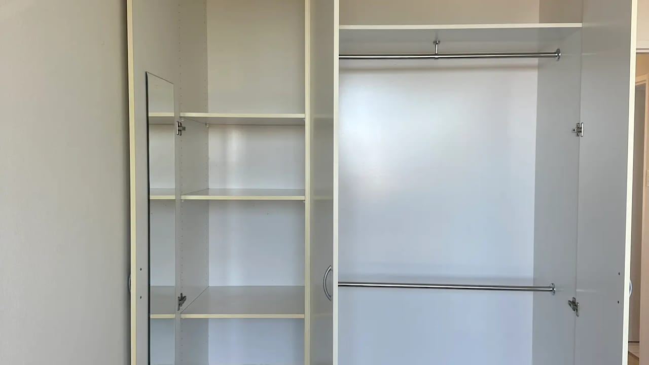 Unfurnished room in a flatshare