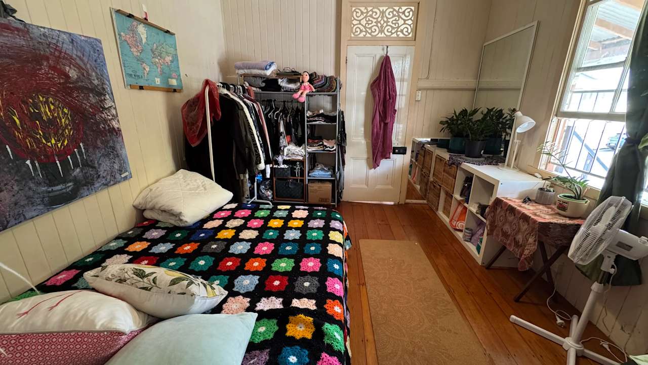 Room in a share house