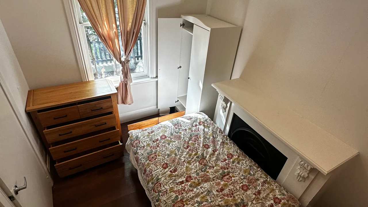 Furnished room in a share house