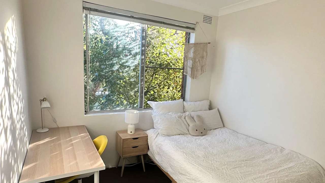 Furnished room in a share house
