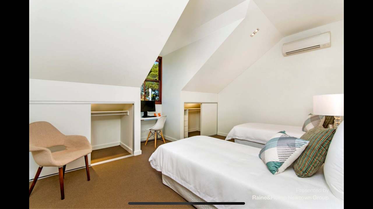 Room in a share house