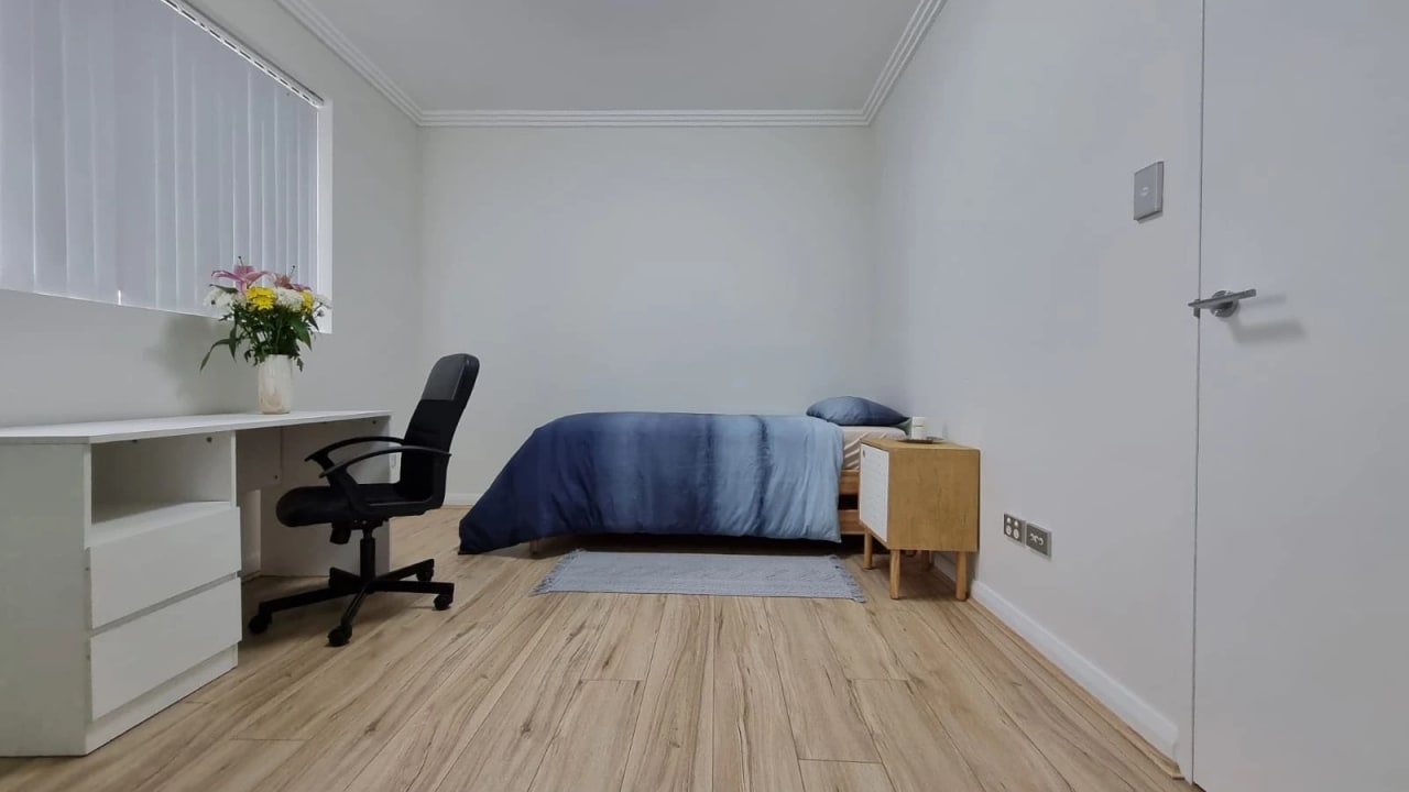 Furnished room with ensuite in a flatshare