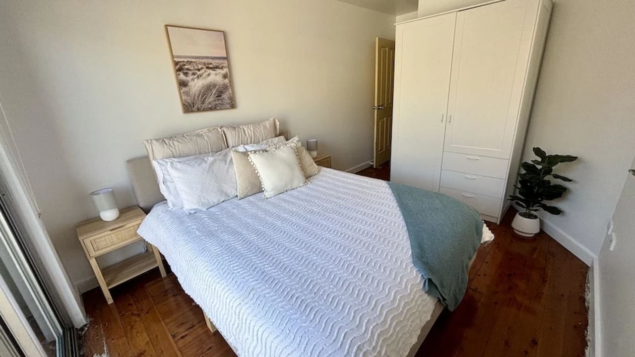 Furnished room with own bathroom
