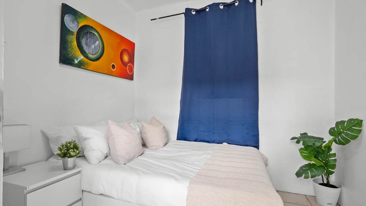 Furnished room in a flatshare