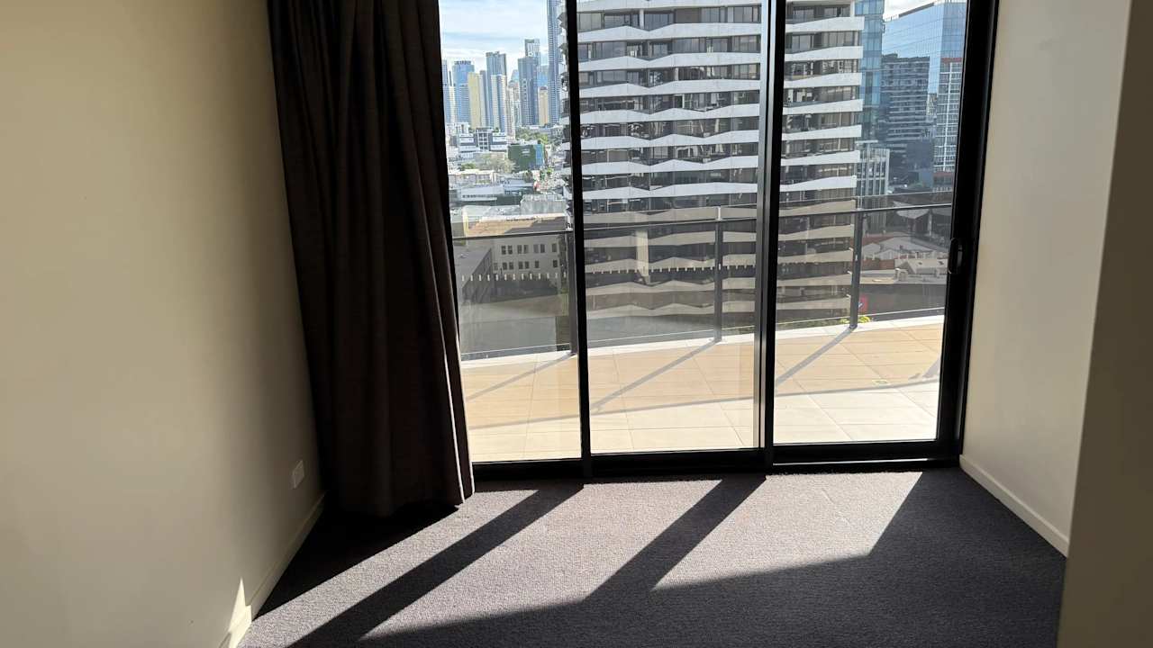 Unfurnished room with ensuite in a flatshare