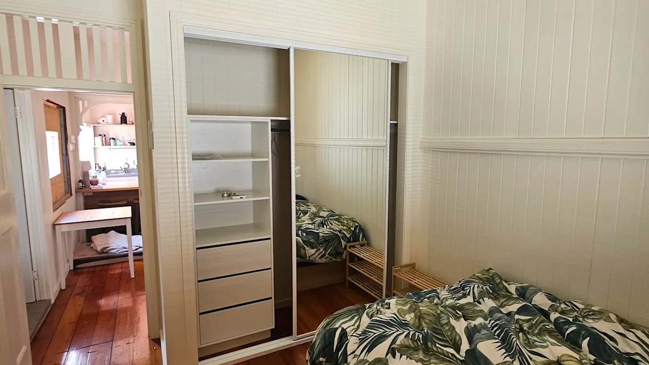 Furnished room in a share house