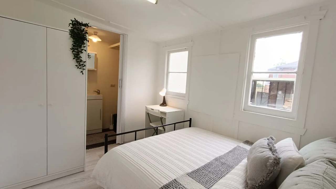 Furnished room in a share house
