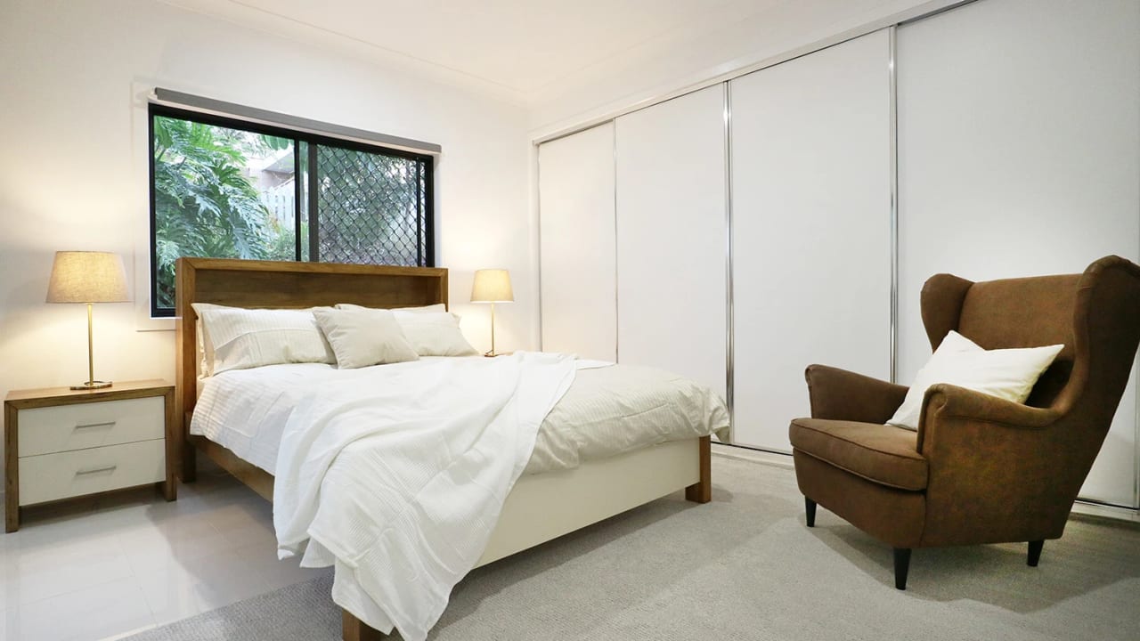 Furnished room in a share house