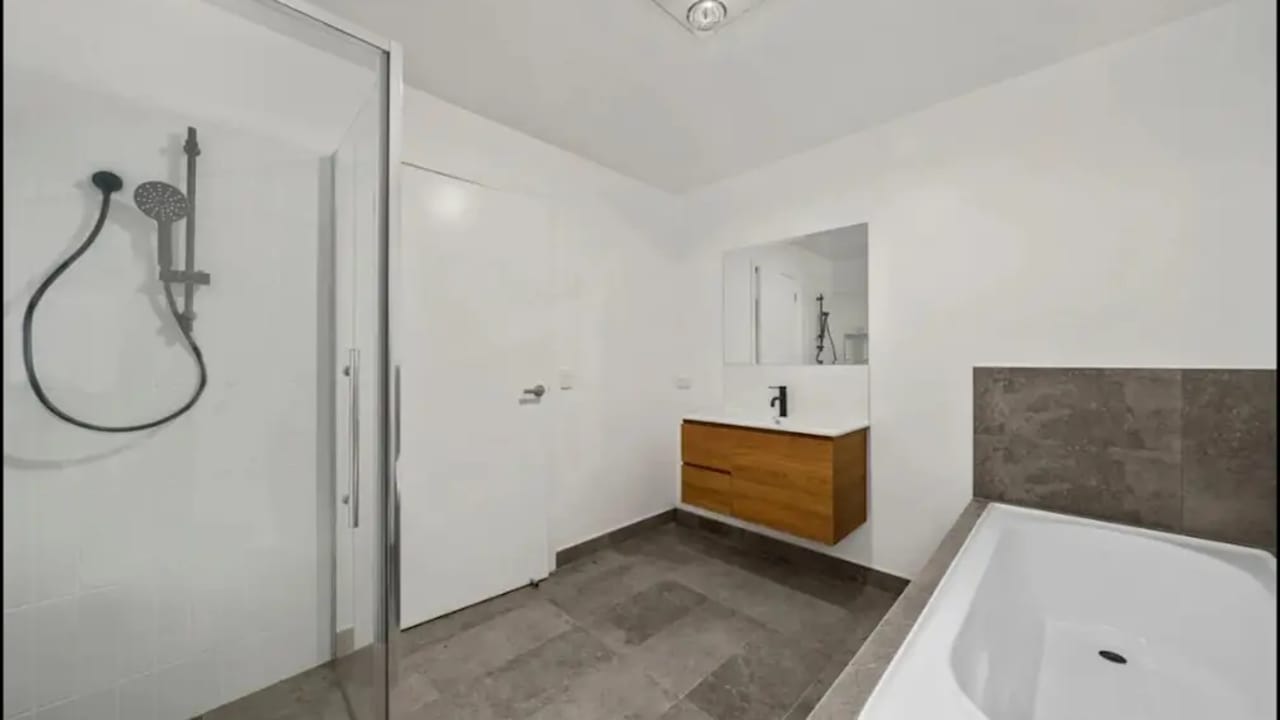 Unfurnished room with own bathroom