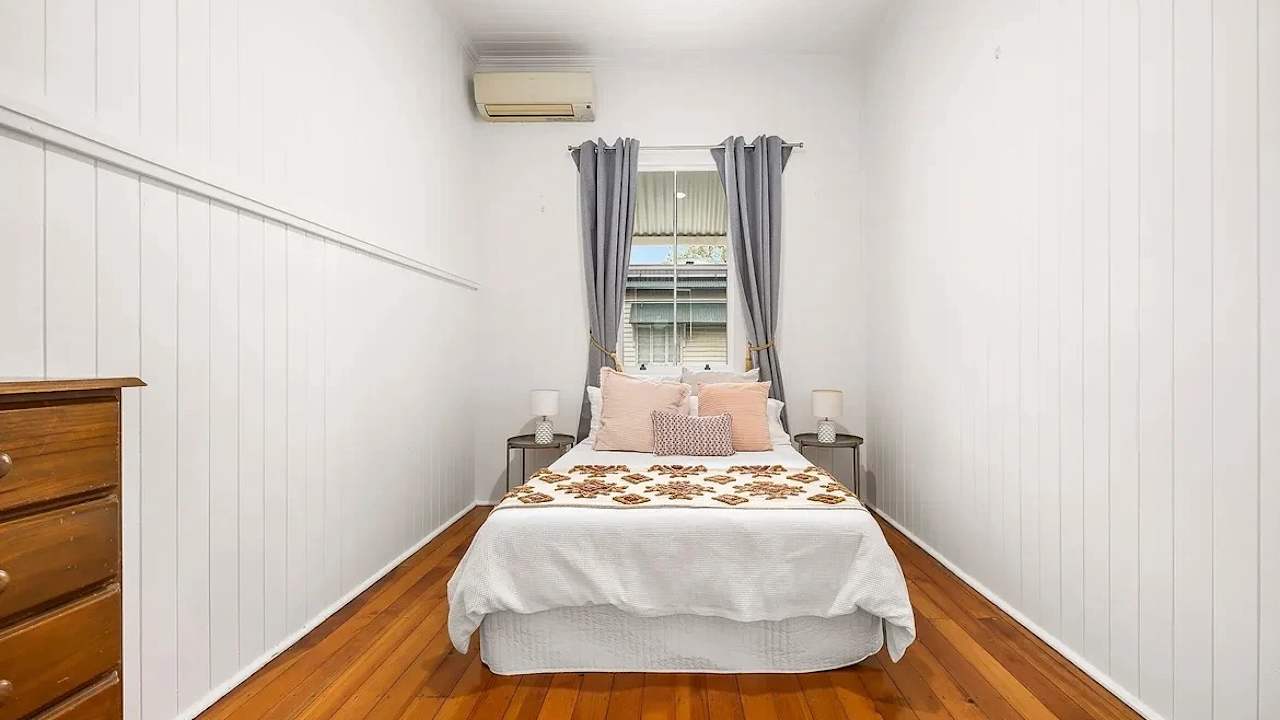 Room in a share house