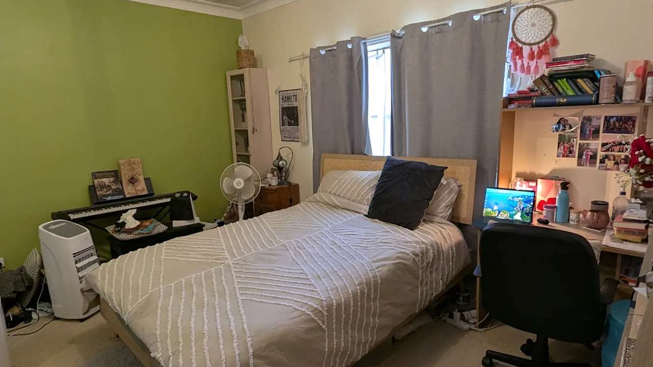 Room in a share house