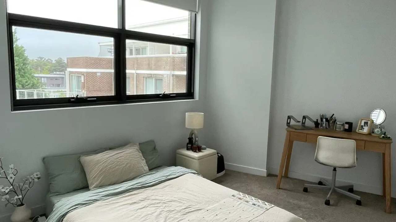 Unfurnished room with ensuite in a flatshare
