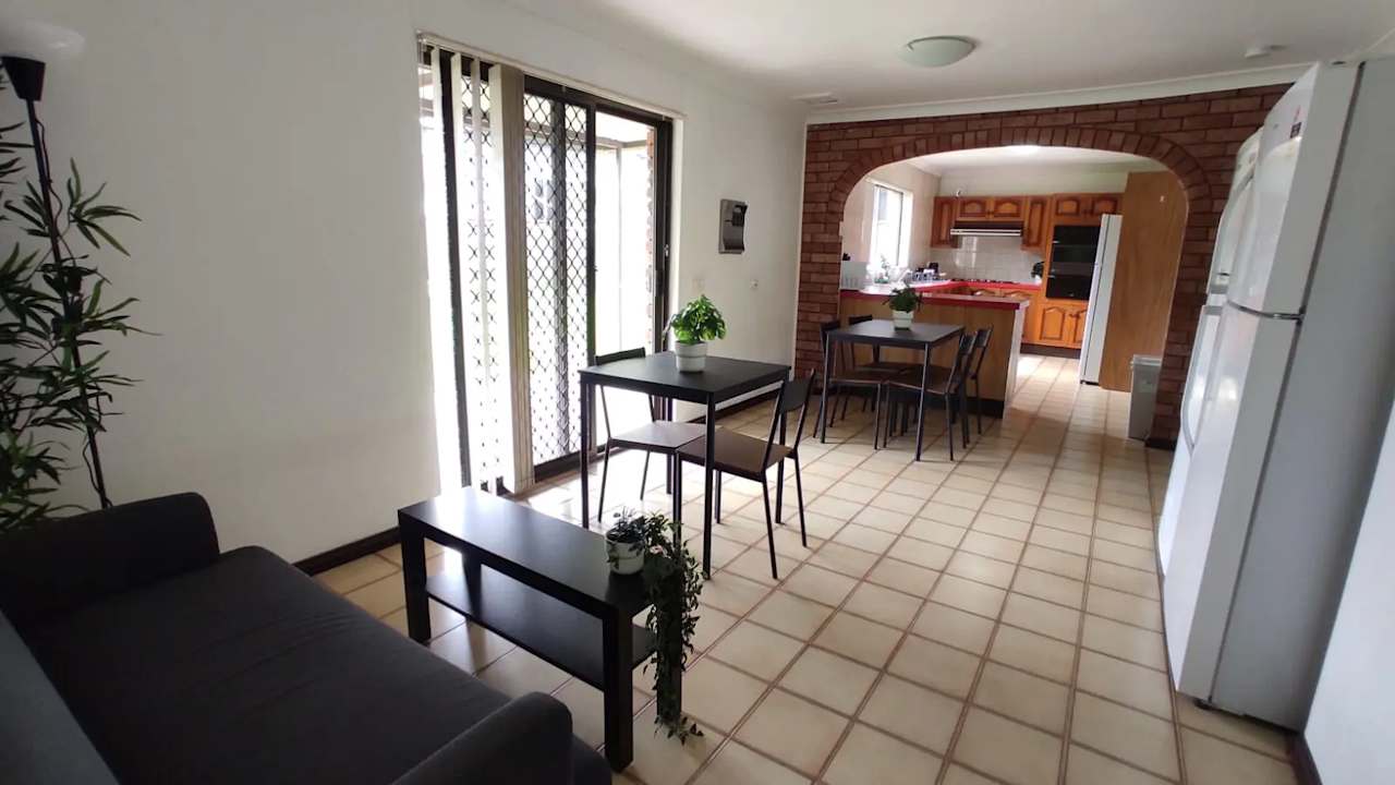 Furnished room in a flatshare