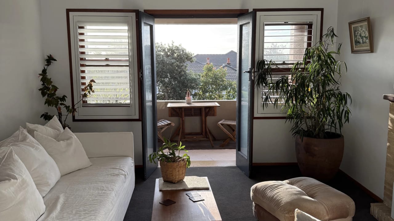 Unfurnished room in a flatshare