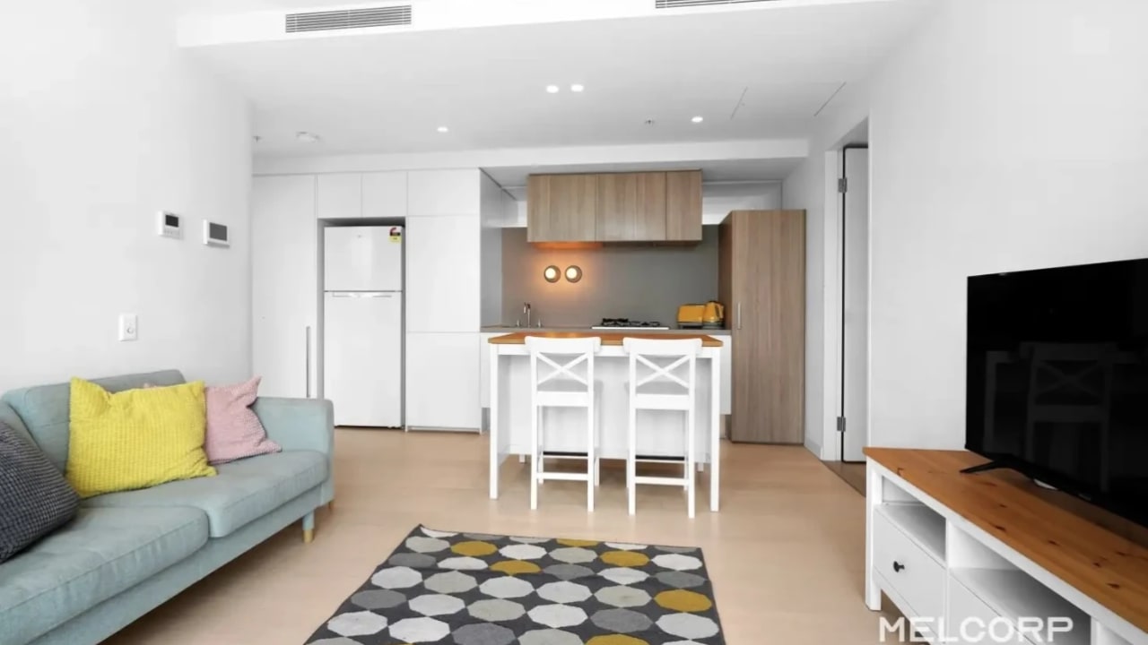 Furnished room with ensuite in a flatshare