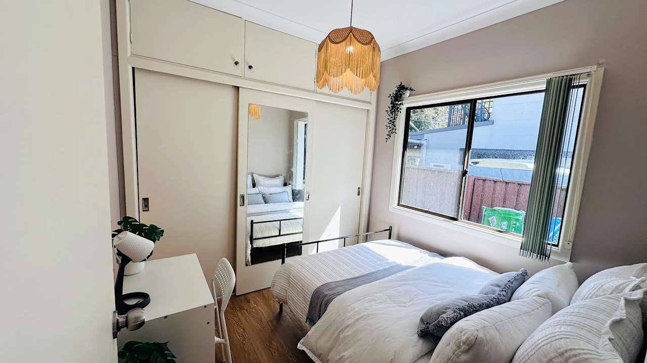 Furnished room in a share house