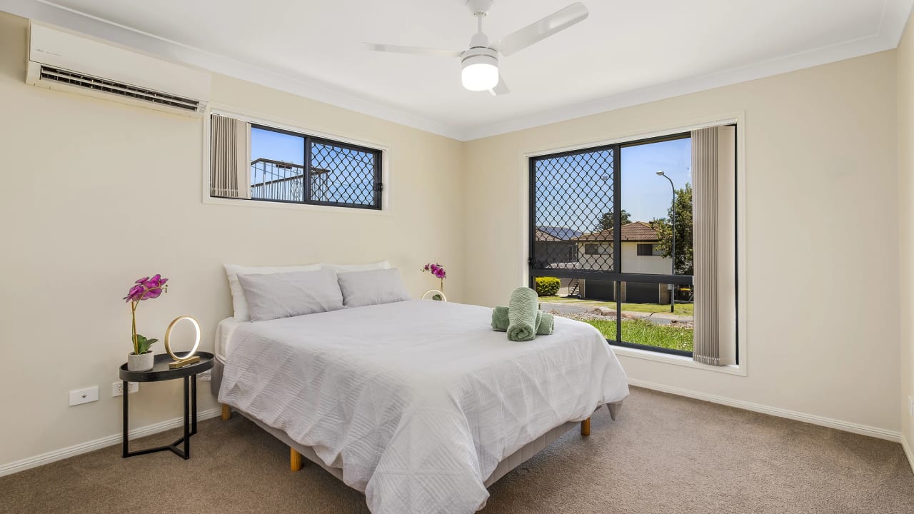 Furnished room in a share house